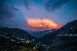 Foto de <a href="https://unsplash.com/es/@samferrara?utm_content=creditCopyText&utm_medium=referral&utm_source=unsplash">Samuel Ferrara</a> en <a href="https://unsplash.com/es/fotos/foto-timelapse-de-zigzag-road-durante-la-noche-6dqCCs0vCcU?utm_content=creditCopyText&utm_medium=referral&utm_source=unsplash">Unsplash</a> 